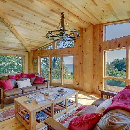Idyllic Sturgeon Bay Cabin With Fire Pit And View